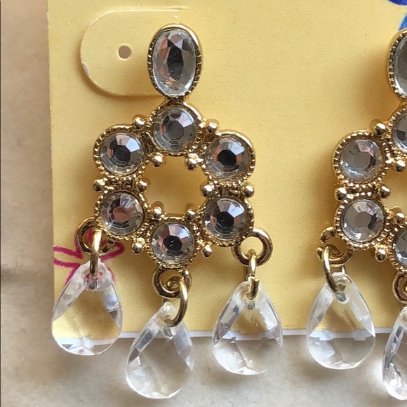 Gold tone chandelier Earrings - Picture 3 of 5